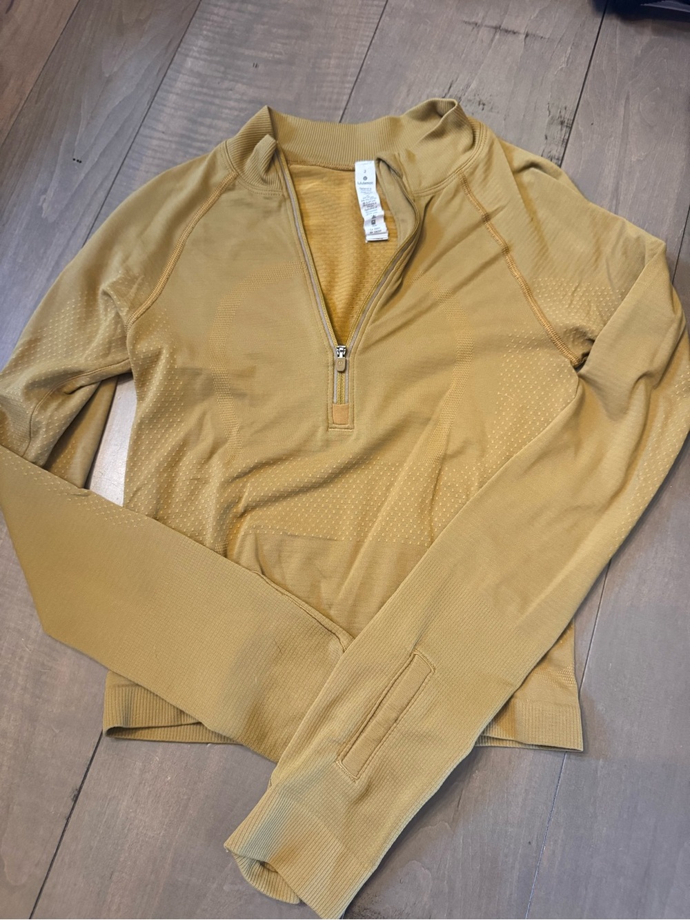 Lululemon Size 2 Swiftly Tech Half Zip 2.0 Gold
